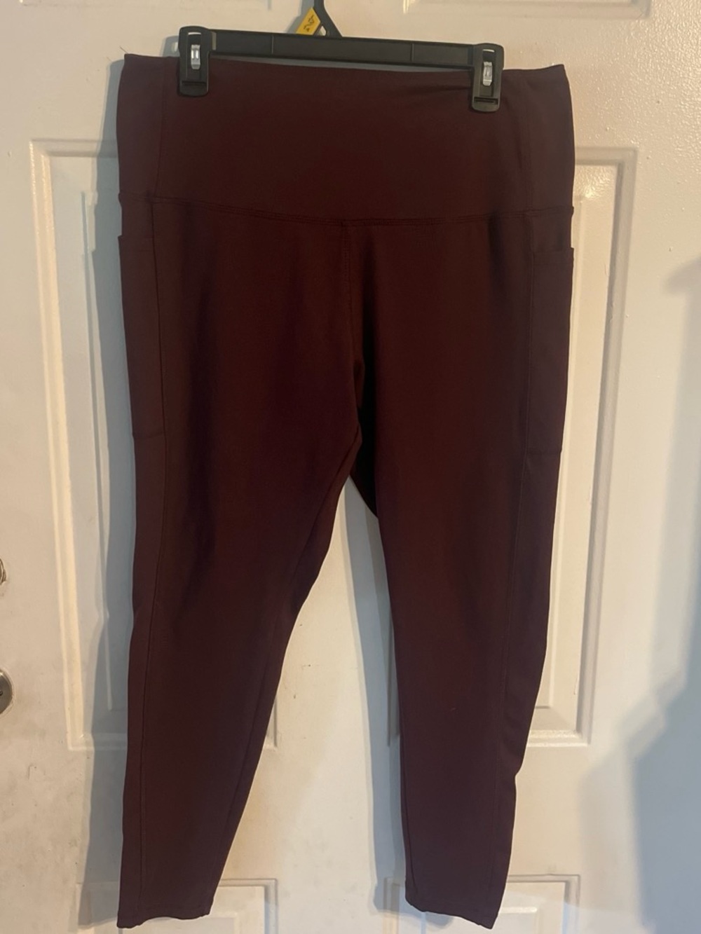 Danskin High-Waist Leggings in Burgundy